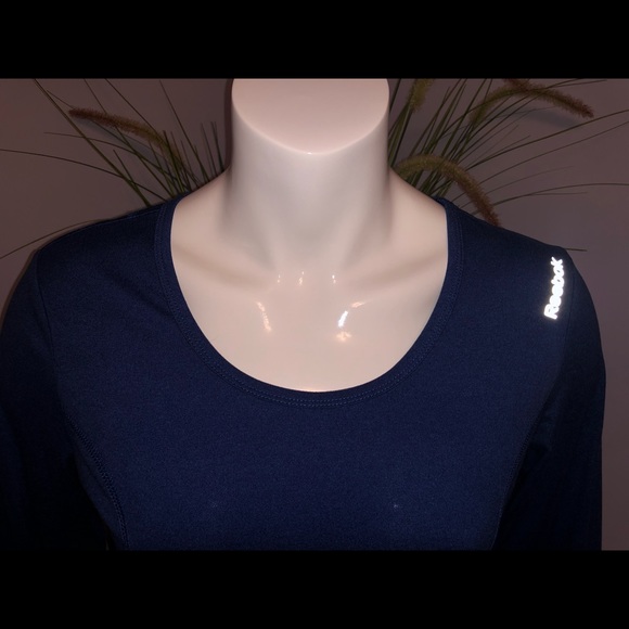 SOLD!!! Reebok T-Shirt M - Picture 3 of 5